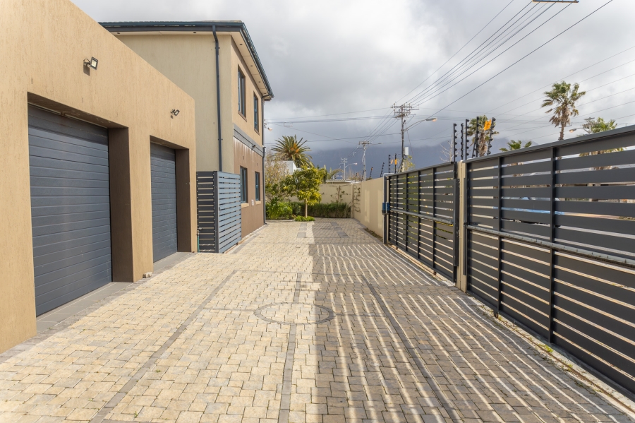 4 Bedroom Property for Sale in Athlone Western Cape